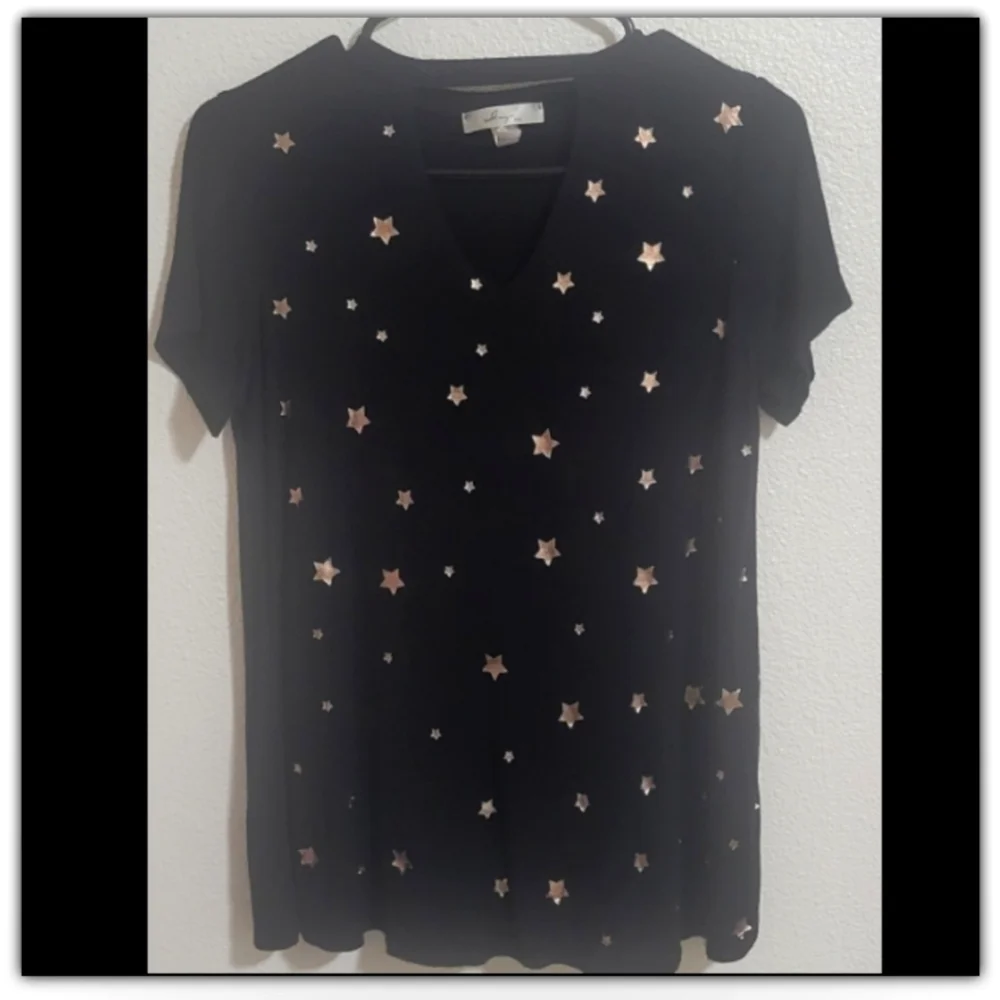 Gaze star print cut out v-neck top size small
